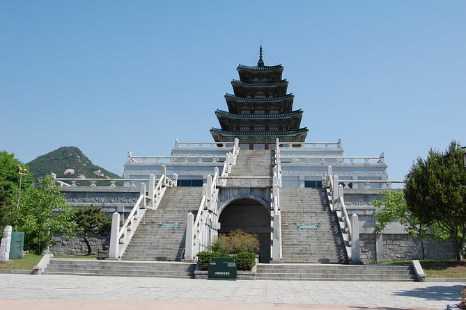 8 Hours Private tour with top attractions in Seoul - N Seoul Tower Views: Panoramas Without Guesswork
