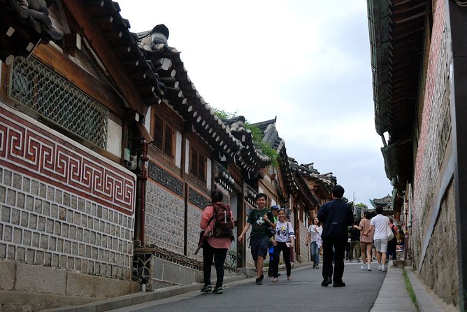 8 Hours Private tour with top attractions in Seoul - Namsangol Hanok Village: Traditional Homes and a Slower Walk