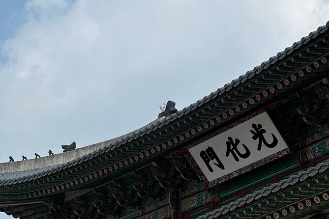 Best Things to Do - Half Day Seoul Trip (Seoul Palace & Temple) - Changdeokgung vs. Gyeongbokgung: How This Tour Keeps It Simple