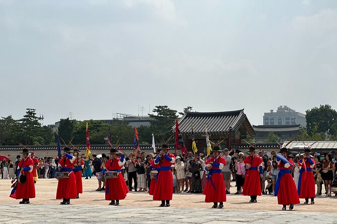 Best Things to Do - Half Day Seoul Trip (Seoul Palace & Temple) - Market Time: Two Stops for Snacks, Gifts, and Seoul Energy