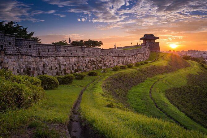 Day Trip to UNESCO: Suwon Fortress Adventure from Seoul - Hwaseong Haenggung Palace: A Wartime Retreat Made Royal