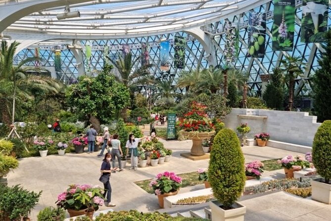 DIY Seoul Private Tour: Select 4 places you want to go - Itaewon and Garosu-gil: street-level Seoul without the museum mood