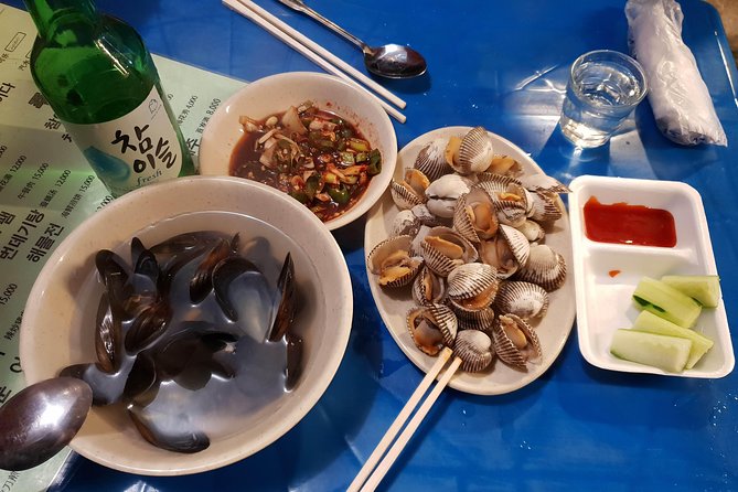 Drinking and Eating through the Alleys of Seoul - A back-alley Seoul food crawl that starts at Kwangjang Market