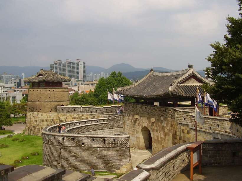 From Seoul: Suwon Hwaseong Fortress Tour - Suwon Hwaseong Fortress: more than a photo stop