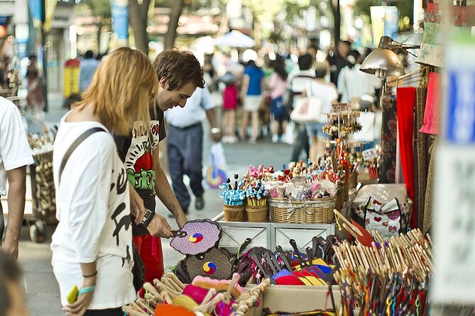 Full-Day Seoul Highlights Private Guided Tour - Bukchon Hanok Village: traditional streets with a real sense of place