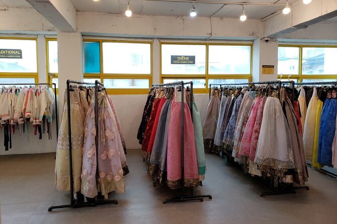 Gyeongbokgung Palace Hanbok Rental Experience in Seoul - At the Sajik-ro Shop: Try-Ons, Locks, and Hair Styling