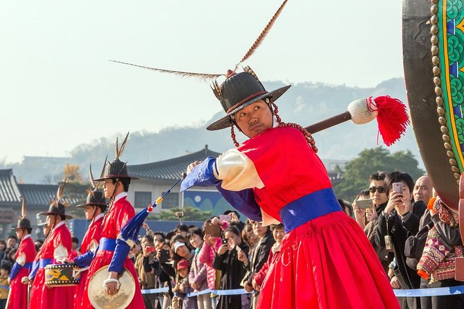 Half day Morning Seoul City Tour(Temple & Gyeongbok Palace) - Gyeongbokgung Palace: the main event and the guard ceremony moment