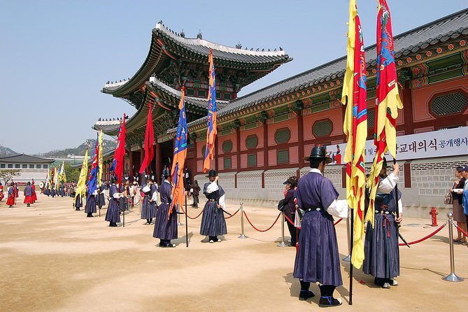 Half day Morning Seoul City Tour(Temple & Gyeongbok Palace) - National Folk Museum of Korea: using artifacts to understand daily life
