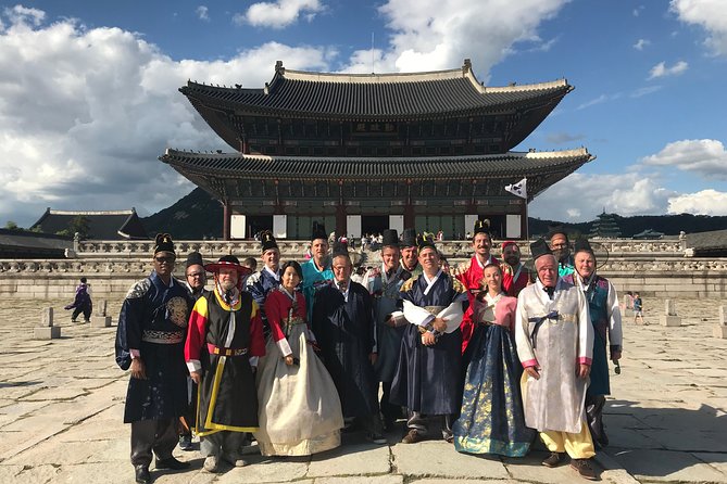 Half day Morning Seoul City Tour(Temple & Gyeongbok Palace) - Cheongwadae Sarangchae (Blue House) pass-by: worth it, but not always accessible
