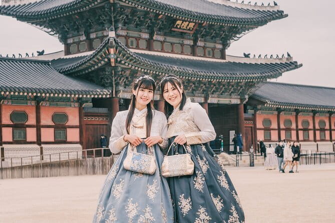 Hanbok Photoshoot and History Tour at Gyeongbokgung Palace - Stop 1: the hanbok rental shop, dressing, and hair (30 minutes)