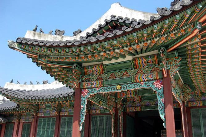 Hanbok Photoshoot and History Tour at Gyeongbokgung Palace - Stop 4: Gyeonghoeru Pavilion portraits with pond, mountains, and trees