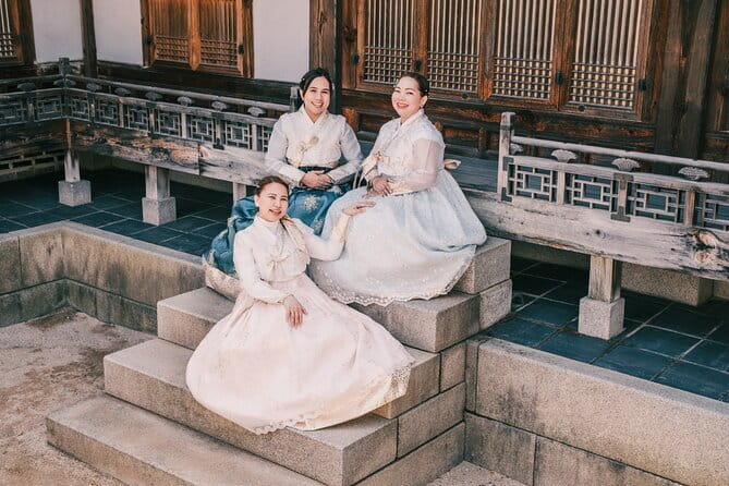 Hanbok Photoshoot and History Tour at Gyeongbokgung Palace - The photos: over 100 edited shots, not just raw snapshots