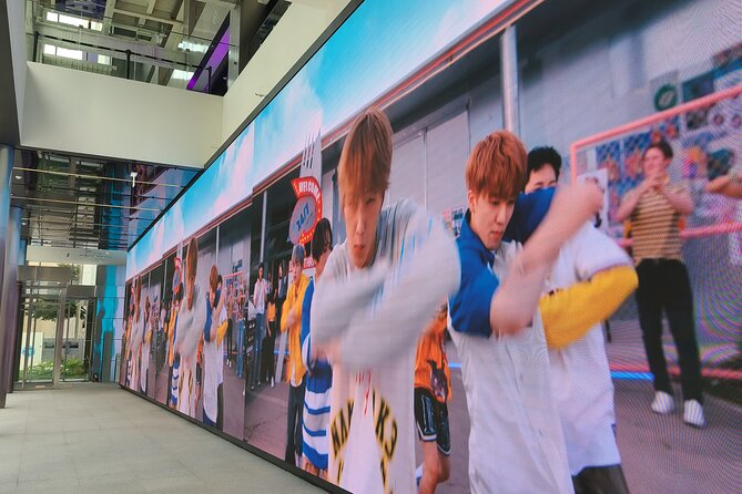 K-POP Experience in Seoul: Real K-POP Agency & Fan Culture - Group size, guides, and the value of an English-speaking plan