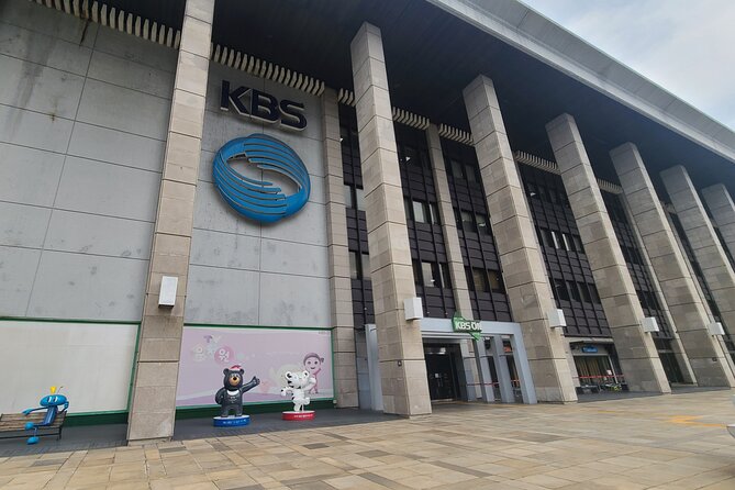 K-POP Experience in Seoul: Real K-POP Agency & Fan Culture - HiKR GROUND: where the MV set becomes your job for an hour