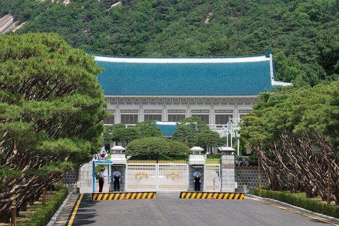 Korean Palace and Market Tour in Seoul Including Insadong and Gyeongbokgung Palace - Gyeongbokgung Palace: Joseon Royal Life in Real Space