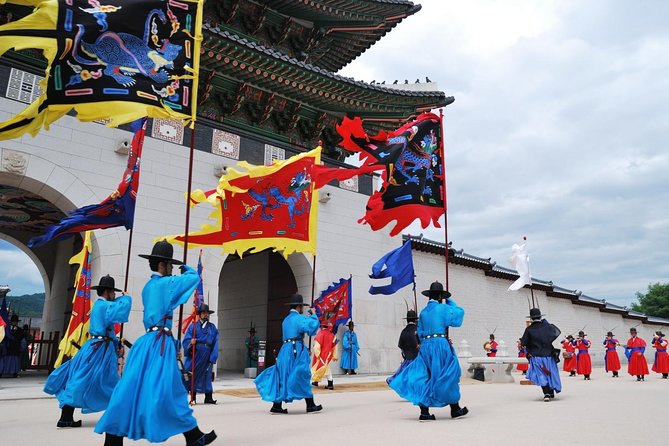Korean Palace and Temple Tour in Seoul: Gyeongbokgung Palace and Jogyesa Temple - Guide impact: why the storytelling matters on a short tour