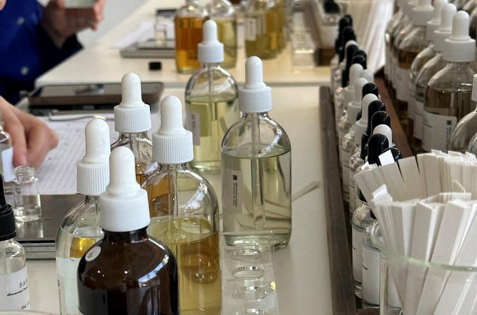 Make your K-scent perfume: Modern oneday class in Seoul - Your Perfume Organ Time: 40 Accords, Many Choices, and Real Custom Ownership