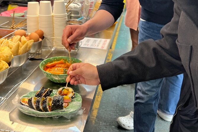 Mangwon Market Food tour By Locals; Cheap Eats to Fancy Feast - Stop 2 at Mangwon Hangang Park: fried chicken and a change of pace