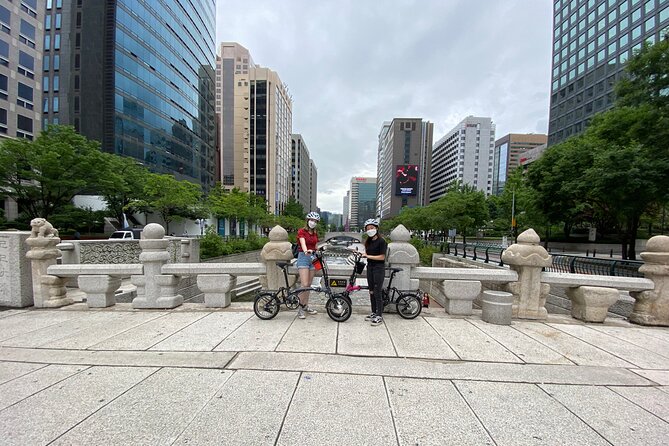 Market Food Tour & Evening E-bike Ride in Seoul - Bukchon Hanok Village: famous views and quieter lanes