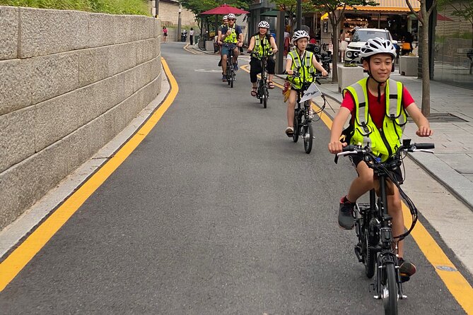 Market Food Tour & Evening E-bike Ride in Seoul - Meeting point and getting your bike fitted
