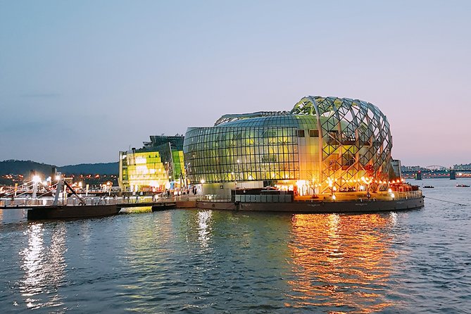 Moonlight Rainbow Fountain Show Night Tour in Seoul - Getting there and ending in Myeongdong: simple, but plan ahead