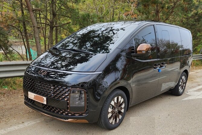 Private Airport Transfer <em> Incheon Airport <-> Seoul (1-5 people) – Key things I’d zero in on before booking’ /></p>
<ul>
<li><strong>Flight-tracked gate meeting</strong> in Incheon, with a name board held at the exit/gate area</li>
<li><strong>Private car for up to 5 people</strong>, so you’re not squeezed with luggage</li>
<li><strong>Five pieces of standard luggage included</strong>, with a clear rule for larger bags</li>
<li><strong>You choose the timing</strong> that fits your itinerary, not the other way around</li>
<li><strong>Door-to-door transfers</strong> between Incheon Airport and your Seoul hotel</li>
<li><strong>Mostly smooth rides</strong>, though a small number of reports mention phone use or risky driving habits</li>
</ul>
<h2 id="door-to-door-beats-the-airport-hustle-and-it-costs-less-than-you-think">Door-to-door beats the airport hustle (and it costs less than you think)</h2>
<p><img src=