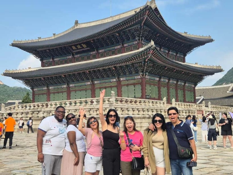 Private Customized Seoul Tour with Your Korean Buddy - Palace and Old Seoul Stops: Gyeongbokgung to Insadong