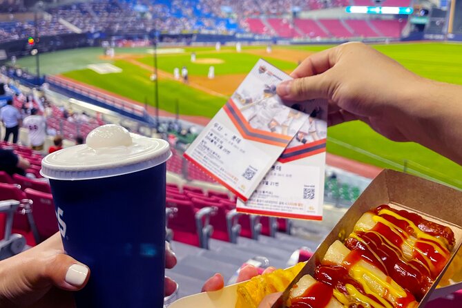 Seoul: Baseball Game Ticket with Dinner/Beer with the host - Quick highlights