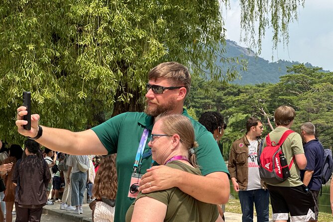 Seoul City Half Day Tour-Gyeongbok Palace Guard Changing Ceremony - The Ginseng (and Shopping) Stop: What to Expect and How to Stay in Control