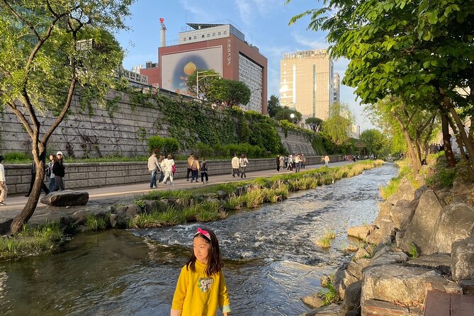 Seoul Fun Food Tour: 12 different food tastings - Ikseon-dong hanok cafés: tea, coffee, and a calmer pace