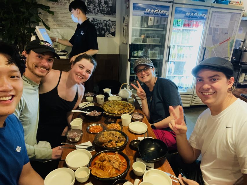 Seoul: Guided City Wall Sunset Hike with Korean Dinner - Key things that make this sunset wall hike special