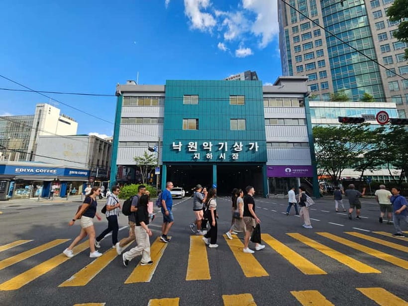Seoul: Guided Food & Market Tour with 8+ Tastings - Food Variety, Pacing, and What to Eat Before the Tour