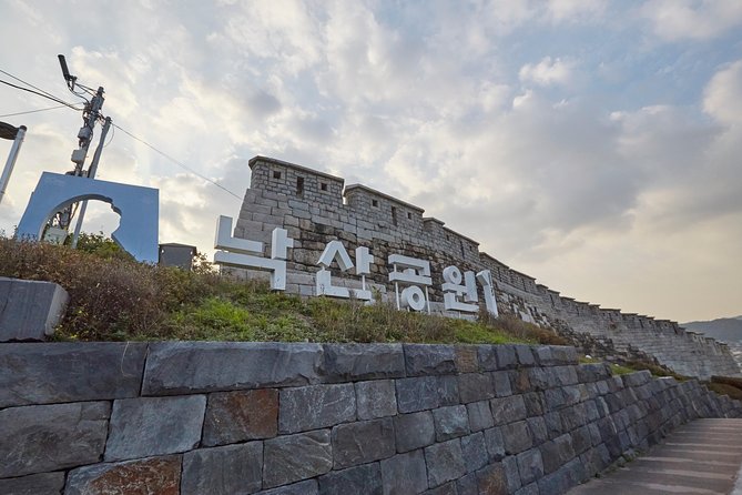 Seoul: Gyeongbok Palace, Bukchon Village, and Gwangjang Tour - Getting to Myeongdong Station on time (and why that matters)