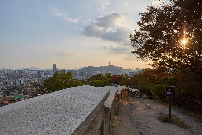 Seoul: Gyeongbok Palace, Bukchon Village, and Gwangjang Tour - Stop 5: Gwangjang Market wrap-up and how to plan your snack time