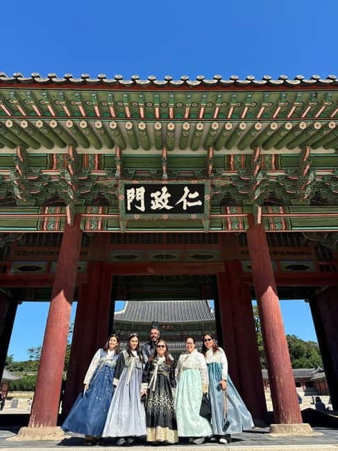 Seoul: Gyeongbok Palace, N Tower, & Local Market City Tour - Blue House pass-by and the ginseng museum stop