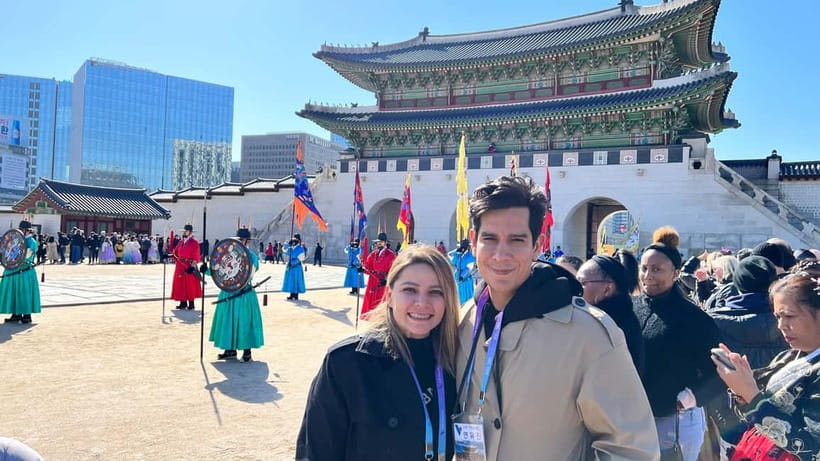 Seoul: Gyeongbok Palace, N Tower, & Local Market City Tour - Insadong: craft streets, quick lunch time, and a guided start