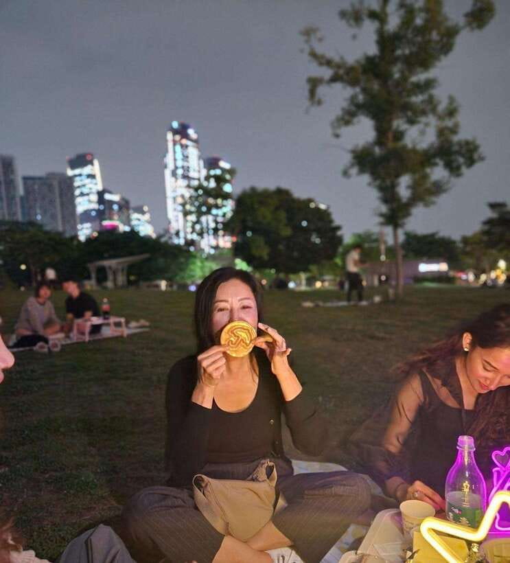 Seoul: Han River Night Picnic & Games with Cruise - Yeouido Hangang Park Picnic: Fried Chicken, Snacks, and Drinks
