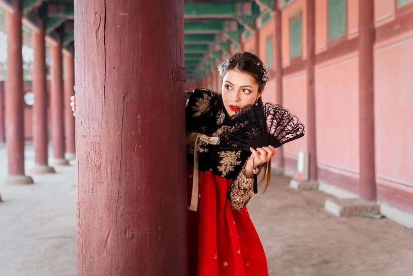 Seoul: Hanbok Rental with Gyeongbokgung Palace Entry - Bukchon Hanok Village: The Photo-Friendly Bonus Area