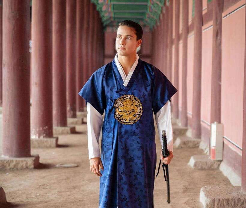 Seoul: Hanbok Rental with Gyeongbokgung Palace Entry - Storage, Comfort, and the Crowds You Can’t Ignore