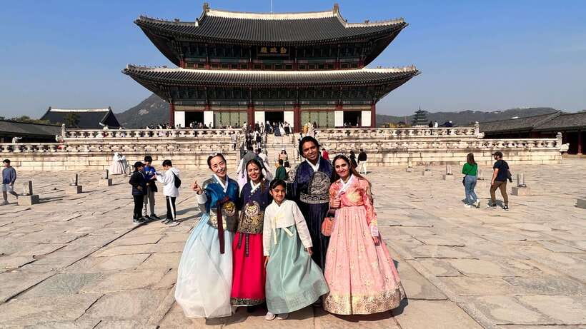 Seoul Highlights: Gyeongbok Palace, Insadong & N Seoul Tower - Insadong free time for tea houses, artisan shops, and lunch choices
