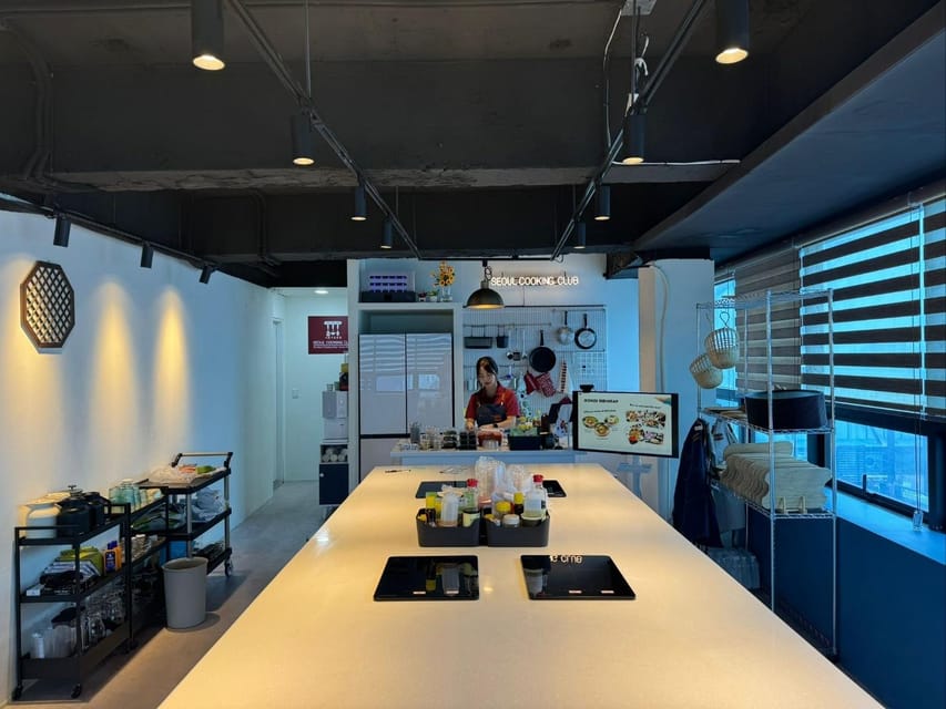 Seoul: Korean Cooking at Seoul Cooking Club! - The Role of the Chef: Step-by-Step English Instruction That Feels Friendly