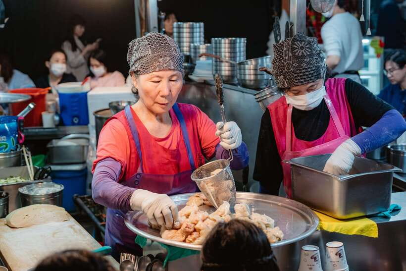 Seoul: Night Market Food Tour with Local Guide - Group energy: solo, friends, and that social comfort factor
