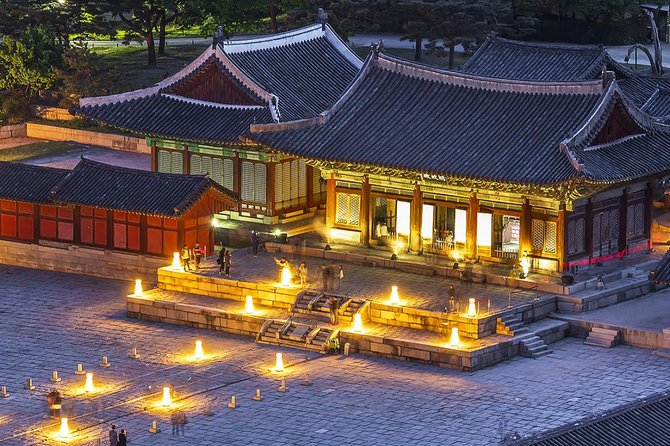 Seoul Night Tour (Gwangjang Market, Royal Palace and Naksan Park) - Changgyeonggung Palace after dark: queens, courtyards, and a calmer crowd