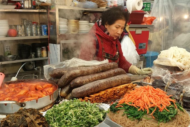 Seoul Night Tour (Gwangjang Market, Royal Palace and Naksan Park) - Gwangjang Market at night: snack time where you choose your own dinner