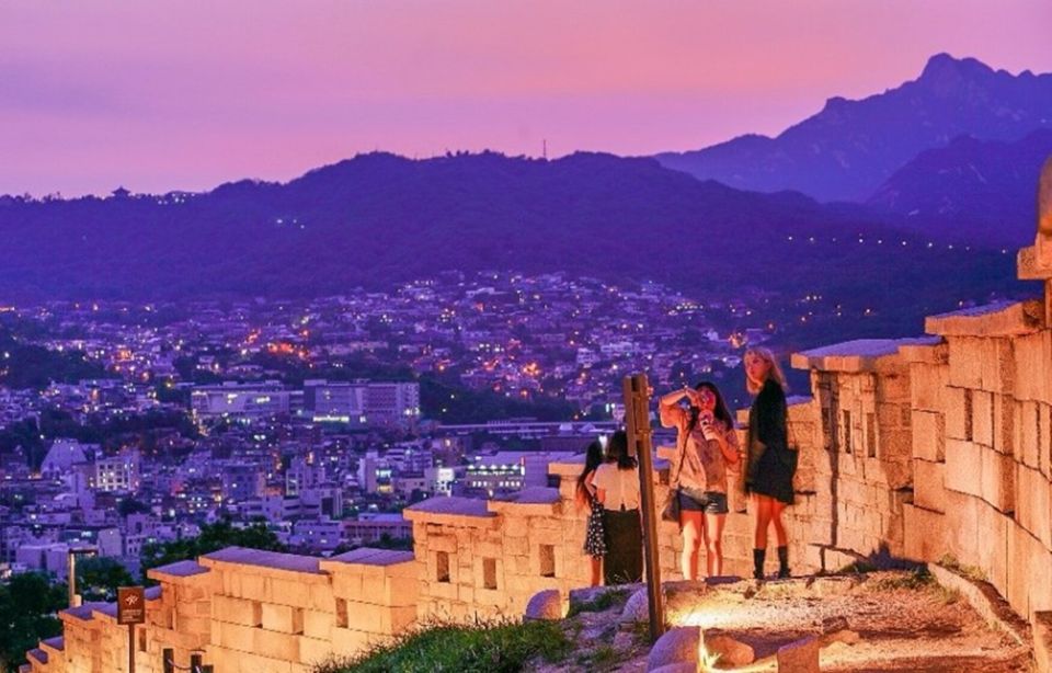 Seoul: Nighttime Tour of Palace, Market, Naksan Park & More - Key highlights worth planning for