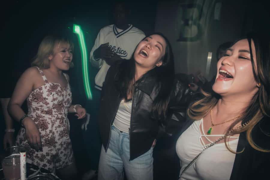 Seoul: Premium Pub Crawl with Open Bottles - The music and crowd mix: who you meet and how you’ll spend time