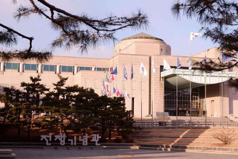 Seoul: War Memorial, Jogyesa Temple & Tapgol Park Tour - National Museum of Korean Contemporary History: a timeline you can actually follow