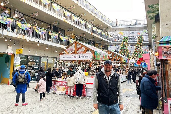 Small-Group Royal Palace and Seoul City Tour (hotel pick-up) - National Folk Museum of Korea: daily life beyond palaces