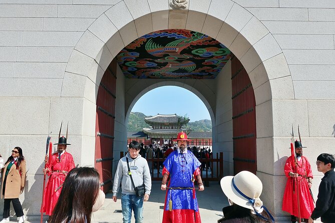 Small-Group Seoul Tour with Gyeongbokgung Palace (hotel pick-up) - Blue House photo stop: seeing it without expecting entry