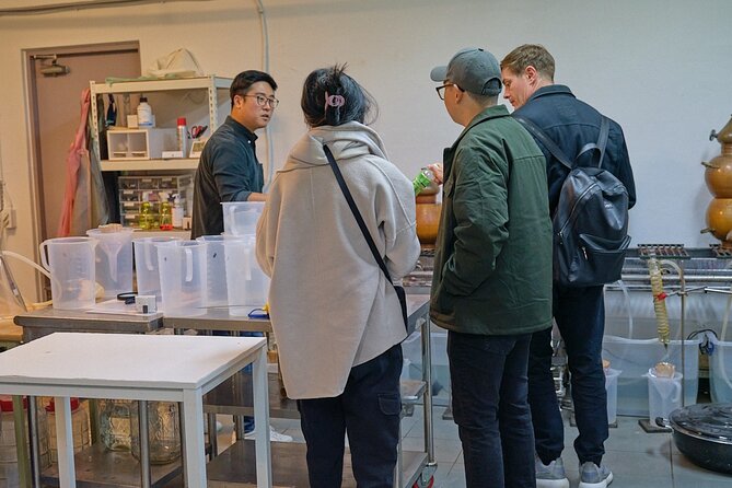 Soju Tasting at Distillery - story of 3 pigs - Sam Lee’s hosting style: conversation beats script